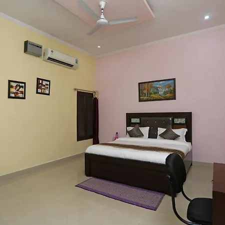 Hotel Oyo 14791 Homeystay Comfort 3*