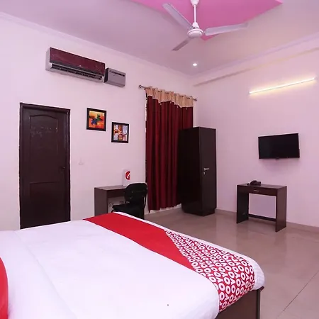 Oyo 14791 Homeystay Comfort Hotel