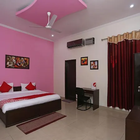 Oyo 14791 Homeystay Comfort Hotel 3*