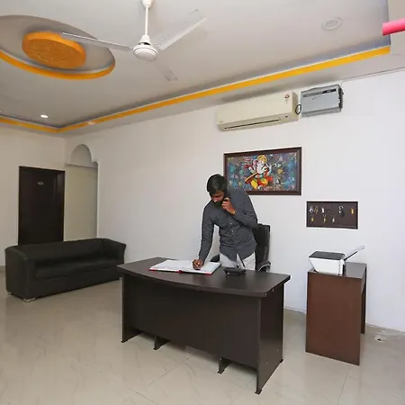 Oyo 14791 Homeystay Comfort Hotel 3*