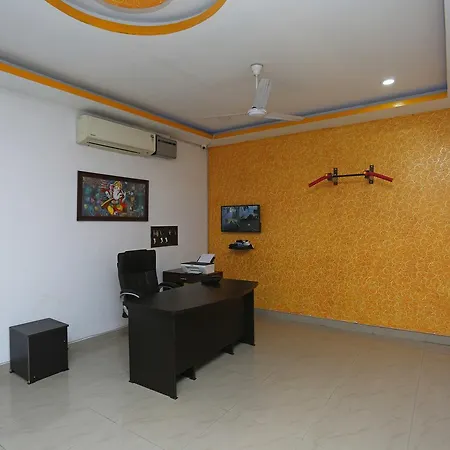 Hotel Oyo 14791 Homeystay Comfort 3*